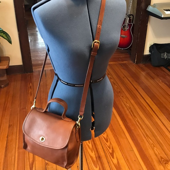 Coach Handbags - COACH VINTAGE LTHR MANOR BAG IN BRITISH TAN 9977